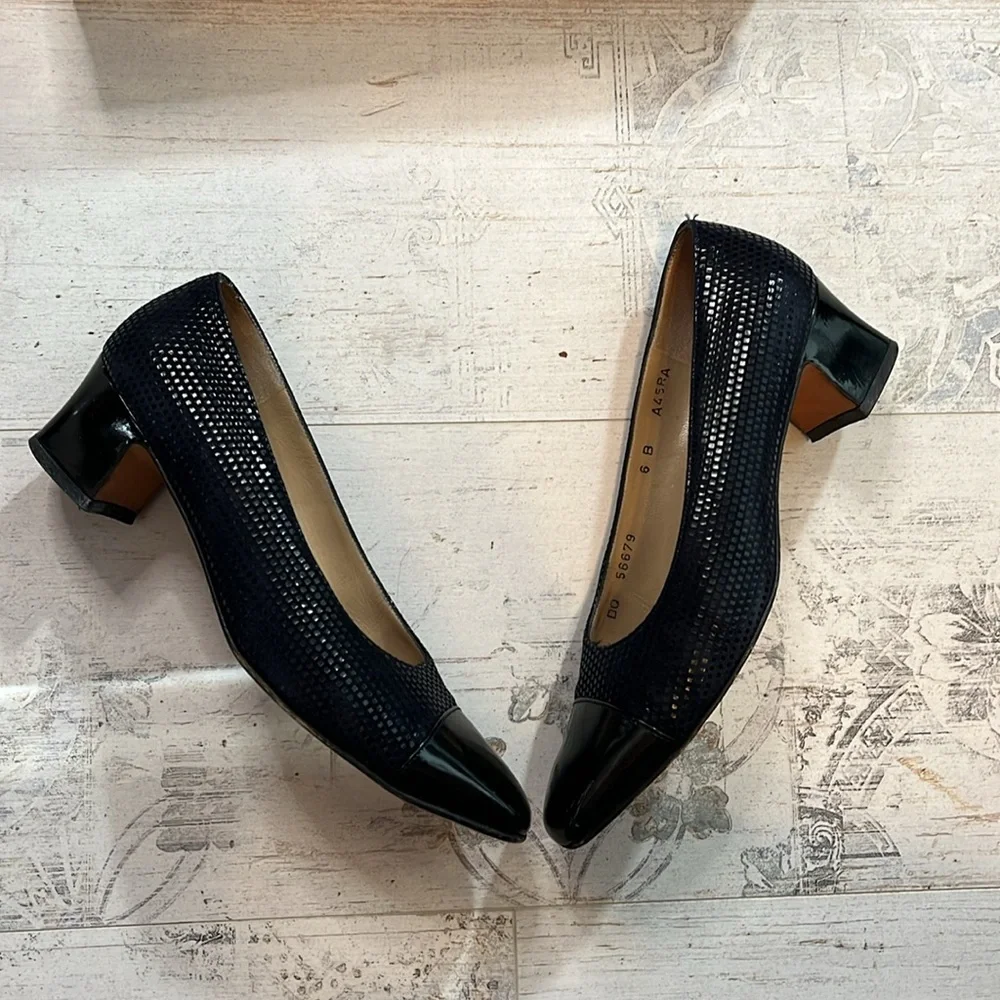 Vintage Salvatore Ferragamo Navy Pebble Suede Heels Size 6